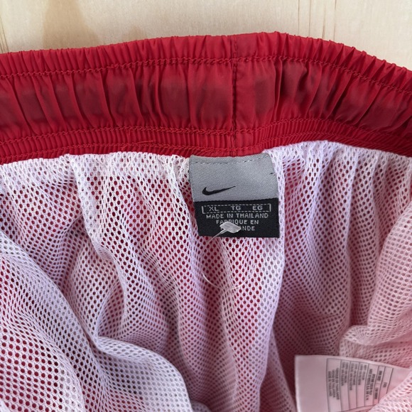 Nike Swim Shorts Mens XL Red Mesh Lined Elastic‎ Waist Back Pocket Logo Trunks - Picture 3 of 6